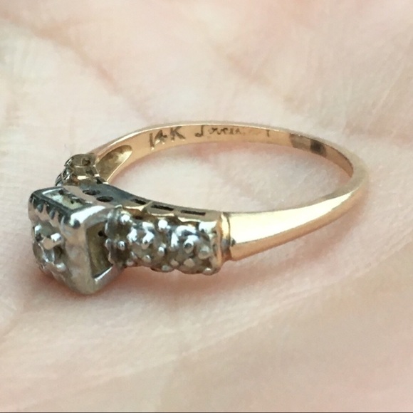 Vintage Jewelry - 1940s 14K Gold Diamond Ring